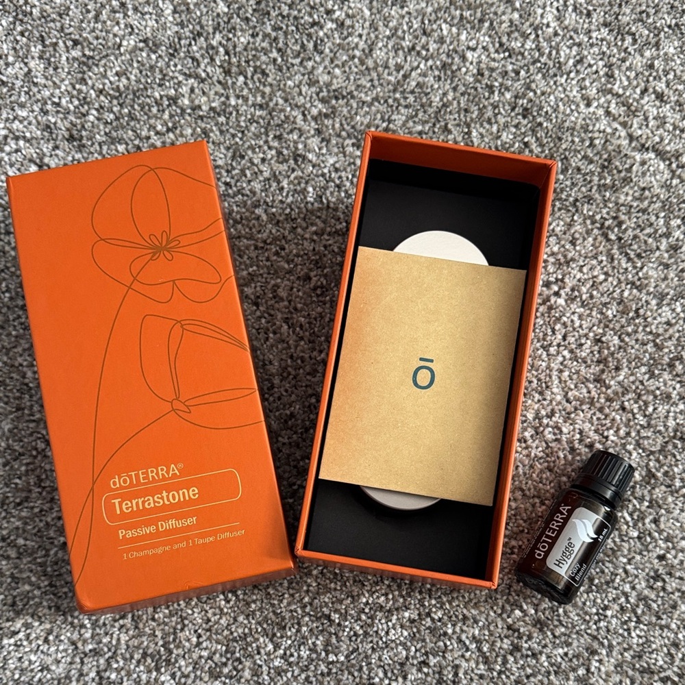 doTERRA Terrastone Passive Diffuser - Deep Red + Hygge oil